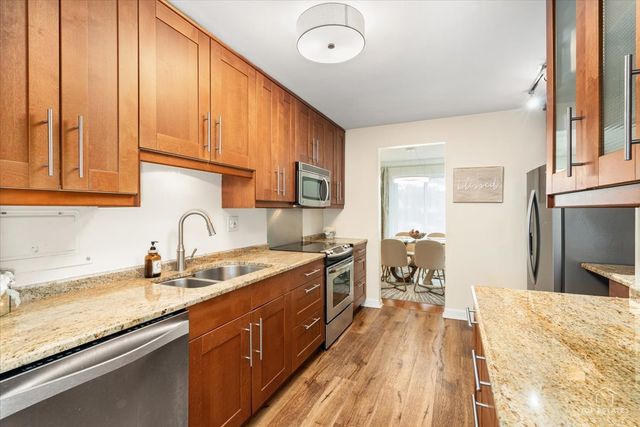 1405 E Central Road 222C, Arlington Heights, IL 60005