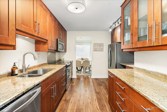 1405 E Central Road 222C, Arlington Heights, IL 60005