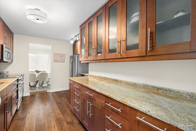 1405 E Central Road 222C, Arlington Heights, IL 60005