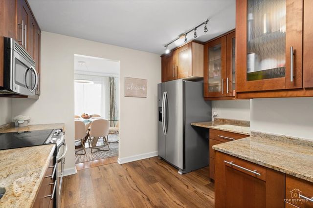 1405 E Central Road 222C, Arlington Heights, IL 60005