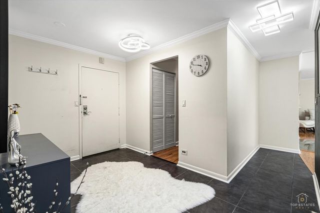 1405 E Central Road 222C, Arlington Heights, IL 60005