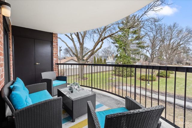 1405 E Central Road 222C, Arlington Heights, IL 60005