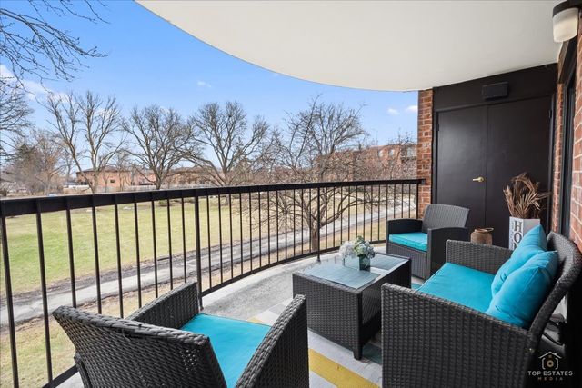 1405 E Central Road 222C, Arlington Heights, IL 60005