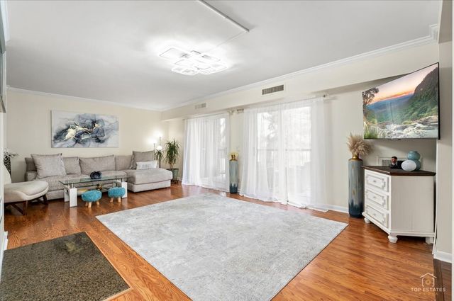 1405 E Central Road 222C, Arlington Heights, IL 60005