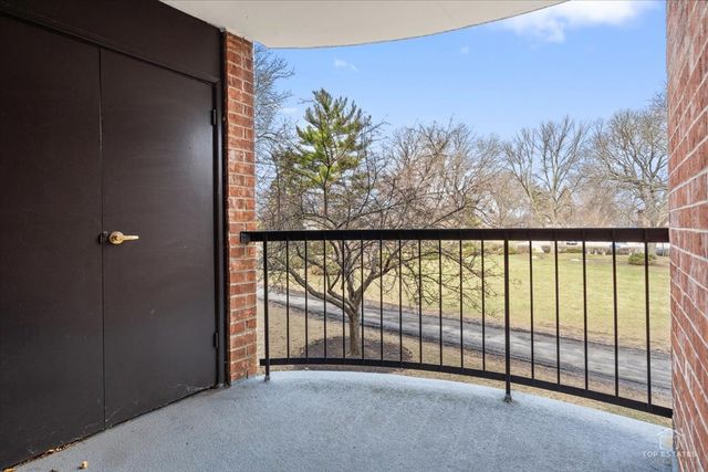 1405 E Central Road 222C, Arlington Heights, IL 60005