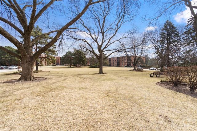 1405 E Central Road 222C, Arlington Heights, IL 60005