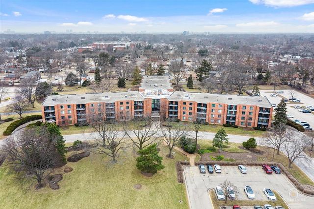 1405 E Central Road 222C, Arlington Heights, IL 60005