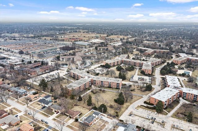 1405 E Central Road 222C, Arlington Heights, IL 60005