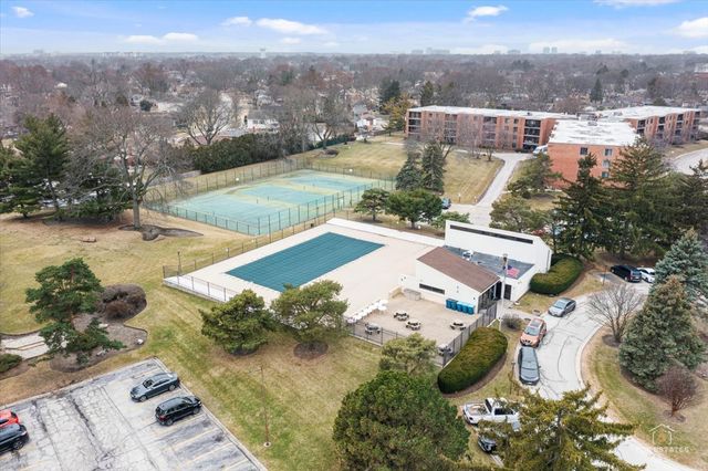 1405 E Central Road 222C, Arlington Heights, IL 60005