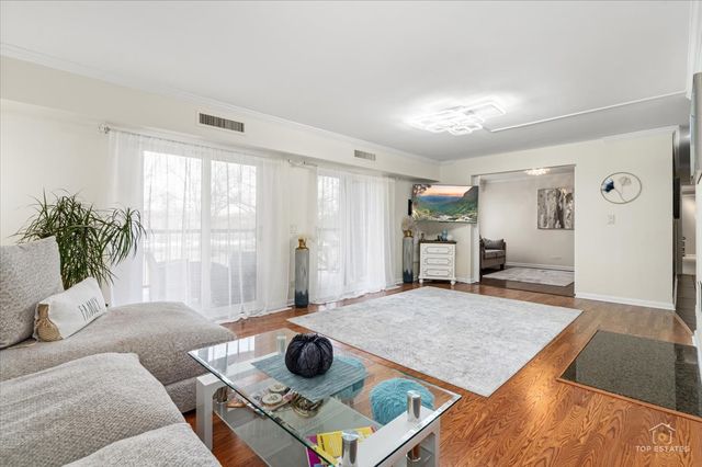 1405 E Central Road 222C, Arlington Heights, IL 60005