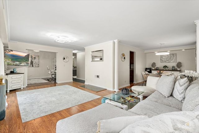 1405 E Central Road 222C, Arlington Heights, IL 60005