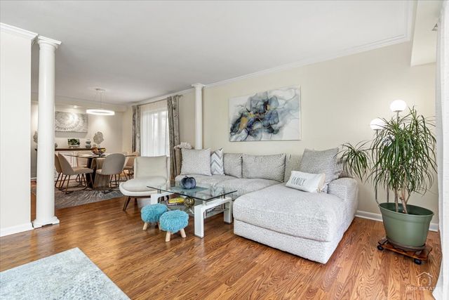 1405 E Central Road 222C, Arlington Heights, IL 60005