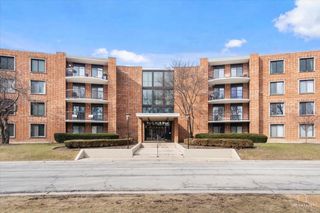 1405 E Central Road 222C, Arlington Heights, IL 60005