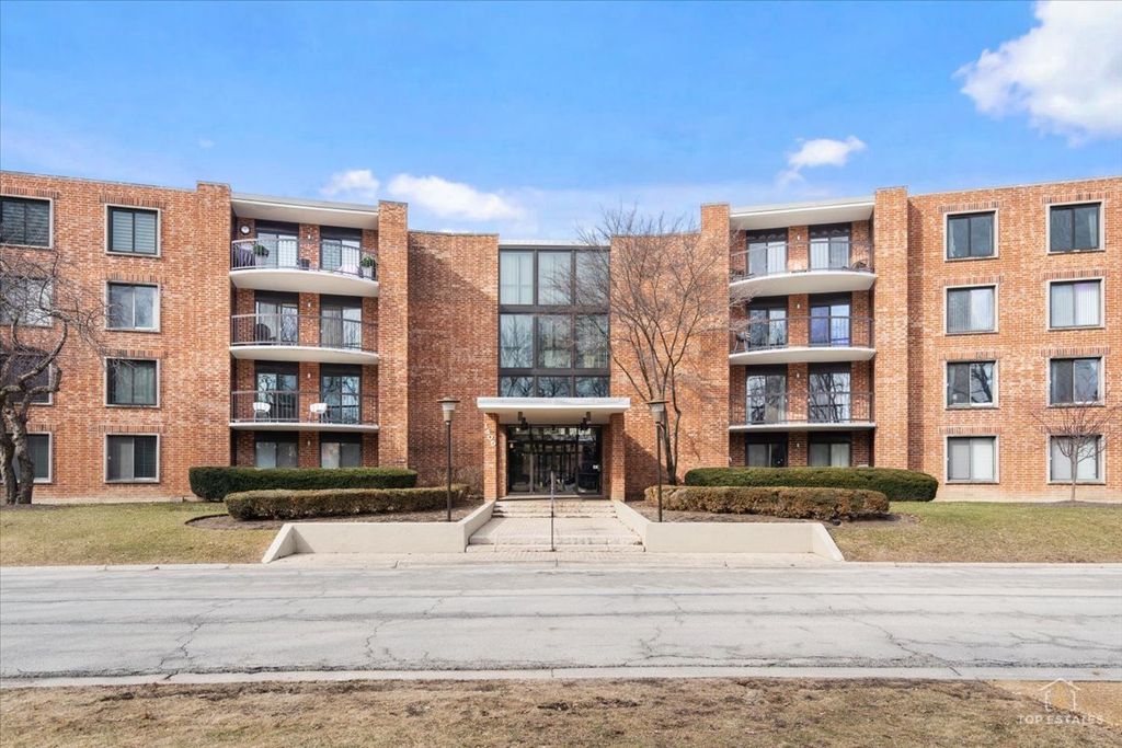 1405 E Central Road 222C, Arlington Heights, IL 60005