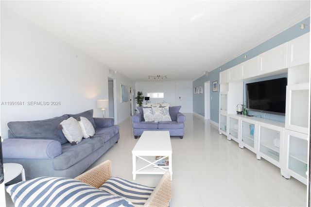 5601 Collins Ave 1420, Miami Beach, FL 33140