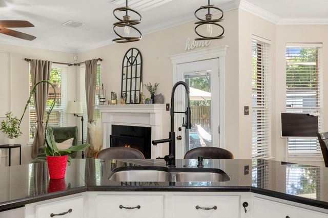 4602 Ten Sleep Lane, Friendswood, TX 77546
