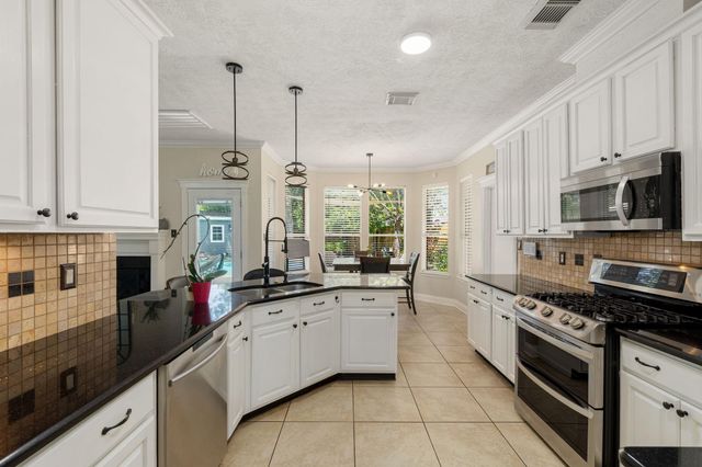 4602 Ten Sleep Lane, Friendswood, TX 77546