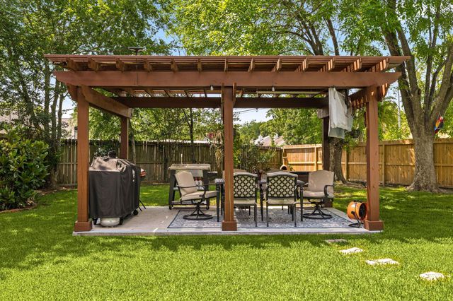 4602 Ten Sleep Lane, Friendswood, TX 77546