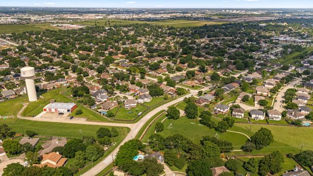 4602 Ten Sleep Lane, Friendswood, TX 77546