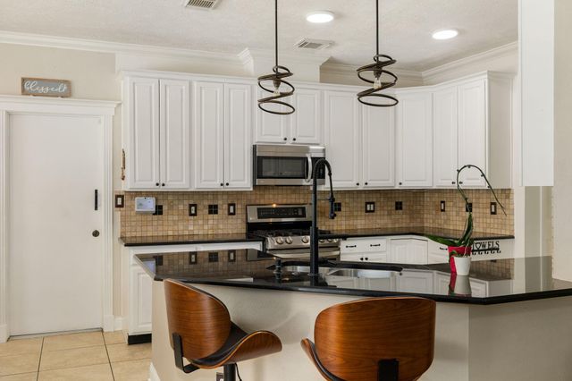 4602 Ten Sleep Lane, Friendswood, TX 77546