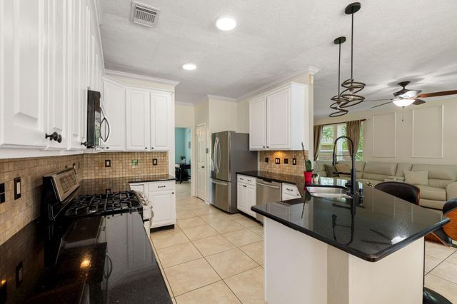 4602 Ten Sleep Lane, Friendswood, TX 77546