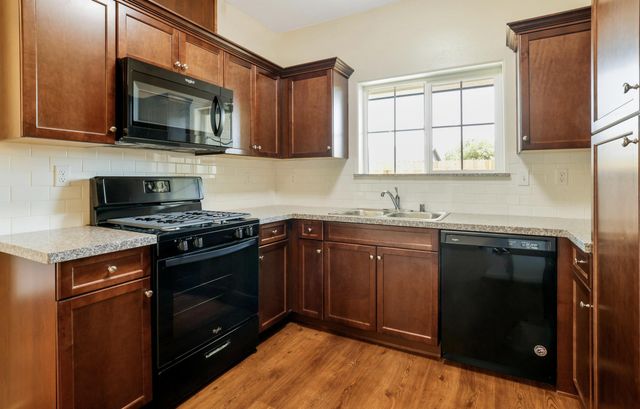 1147 W Putnam Avenue, Porterville, CA 93257