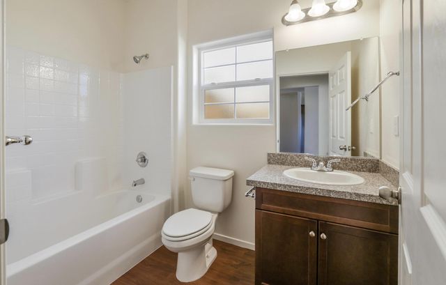 1147 W Putnam Avenue, Porterville, CA 93257