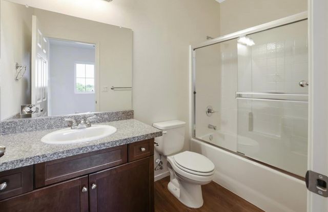 1147 W Putnam Avenue, Porterville, CA 93257