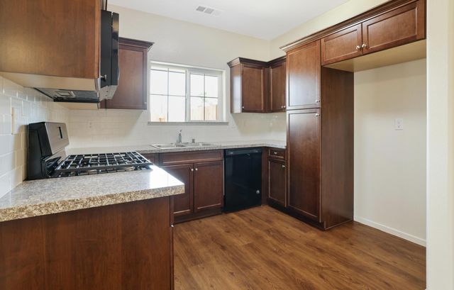 1147 W Putnam Avenue, Porterville, CA 93257