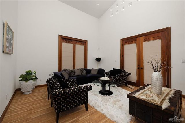 323 Nightingale Avenue, Mcallen, TX 78504