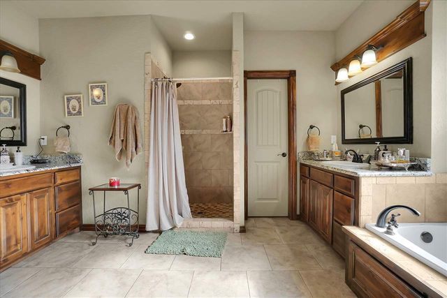 6125 SW 112th St, Lawton, OK 73505