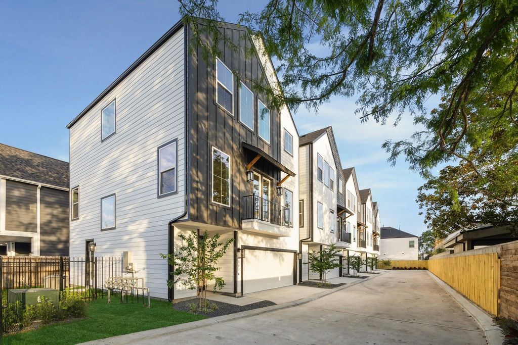 812 Thornton Street F, Houston, TX 77018