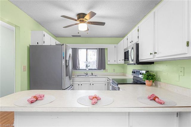 201 Lamplighter Circle, Winston-salem, NC 27104