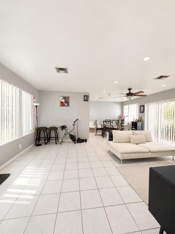 101 SW 64th Avenue, Pembroke Pines, FL 33023