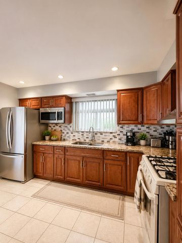 101 SW 64th Avenue, Pembroke Pines, FL 33023