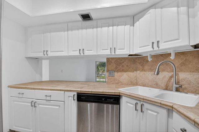 290 W Palmetto Park Road 204, Boca Raton, FL 33432