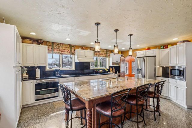 1618 Mountain AVENUE, Wauwatosa, WI 53213