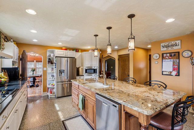 1618 Mountain AVENUE, Wauwatosa, WI 53213