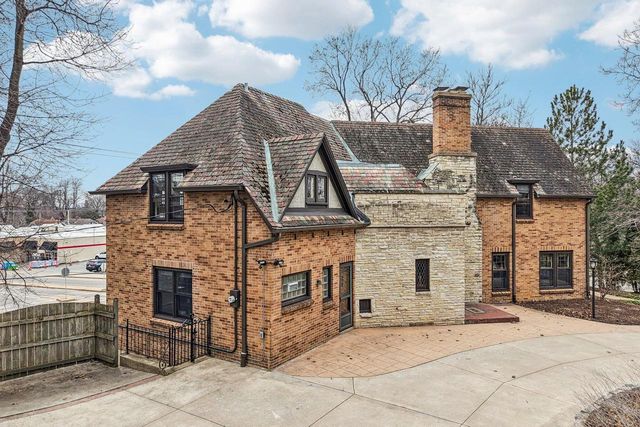 1618 Mountain AVENUE, Wauwatosa, WI 53213