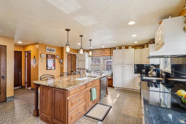 1618 Mountain AVENUE, Wauwatosa, WI 53213