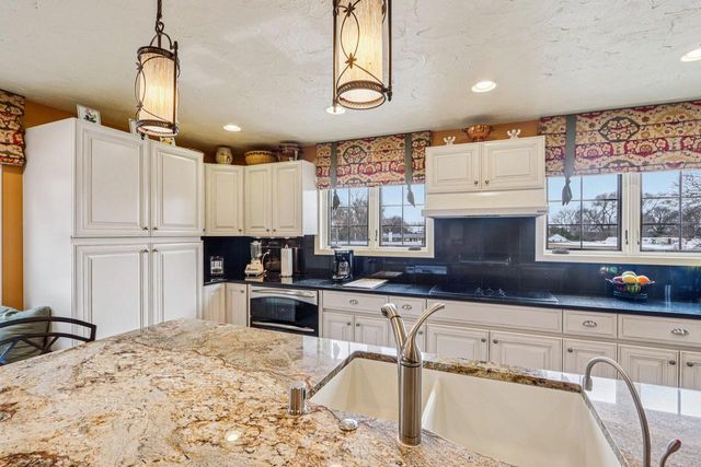 1618 Mountain AVENUE, Wauwatosa, WI 53213