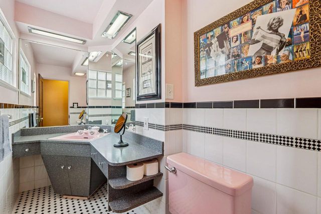 1618 Mountain AVENUE, Wauwatosa, WI 53213