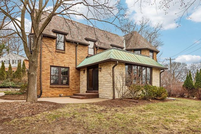 1618 Mountain AVENUE, Wauwatosa, WI 53213
