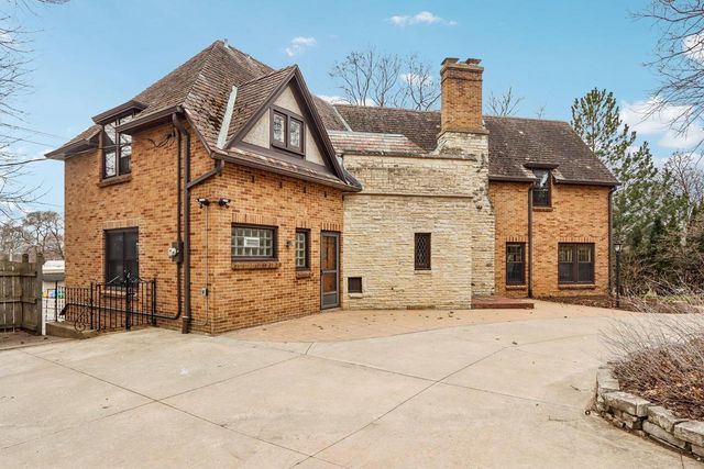 1618 Mountain AVENUE, Wauwatosa, WI 53213