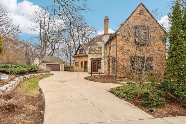1618 Mountain AVENUE, Wauwatosa, WI 53213