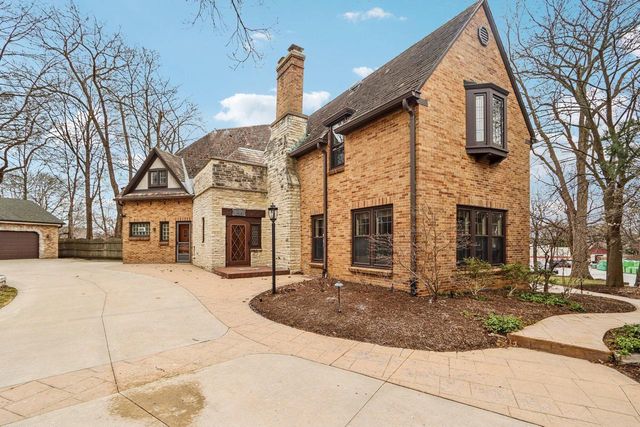 1618 Mountain AVENUE, Wauwatosa, WI 53213