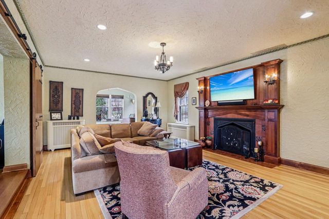 1618 Mountain AVENUE, Wauwatosa, WI 53213