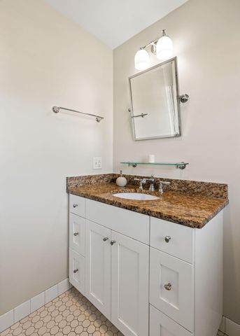 164 Queen Street, Charleston, SC 29401