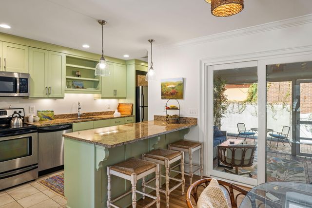 164 Queen Street, Charleston, SC 29401