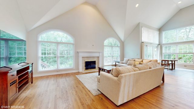 1761 Stanford Court, Lake Forest, IL 60045